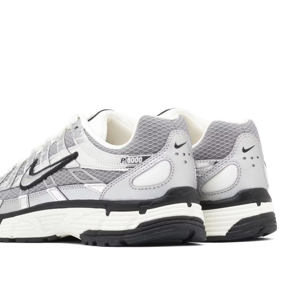 NIKE P-6000 METALLIC SILVER