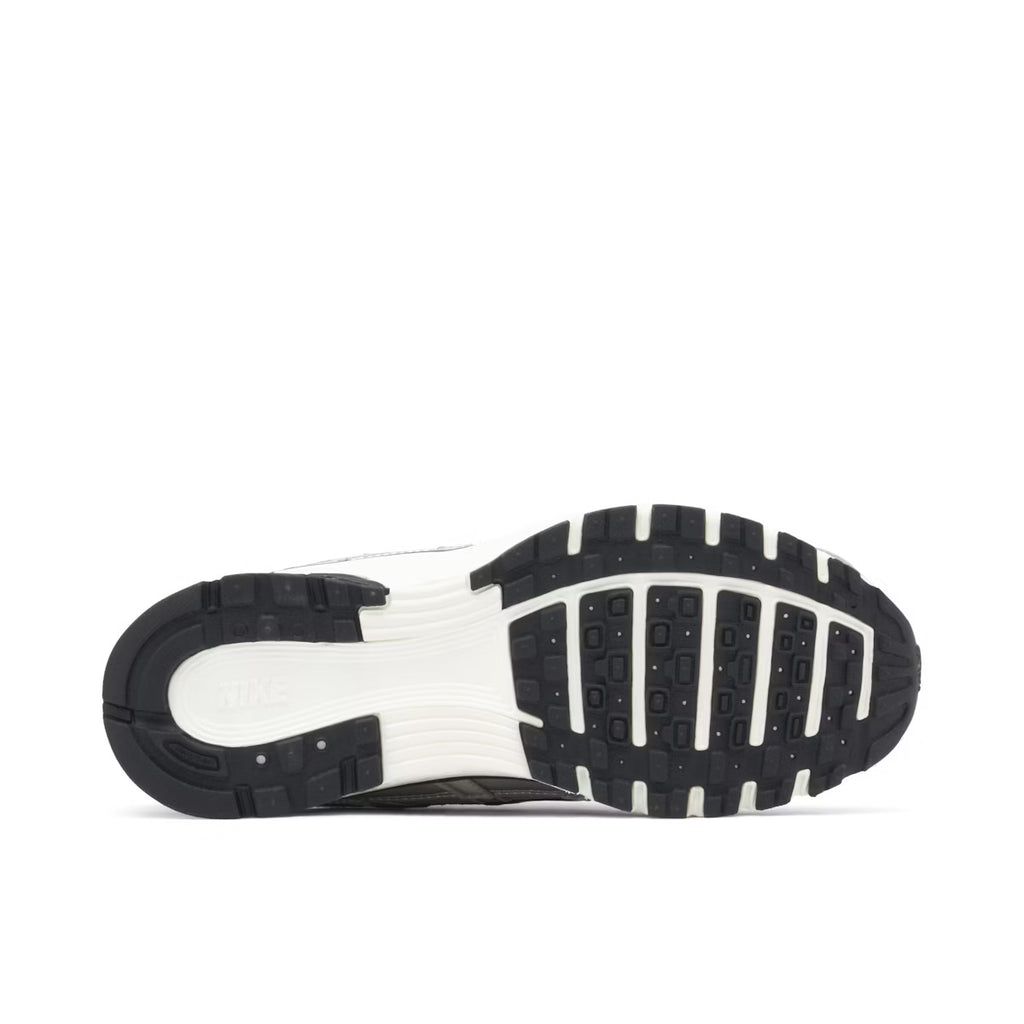 NIKE P-6000 METALLIC SILVER