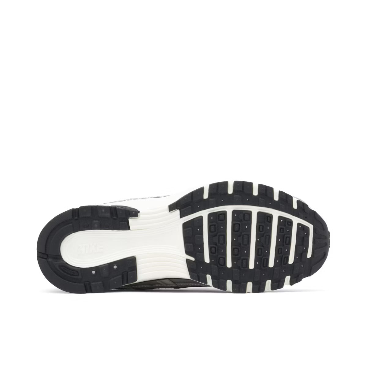 NIKE P-6000 METALLIC SILVER